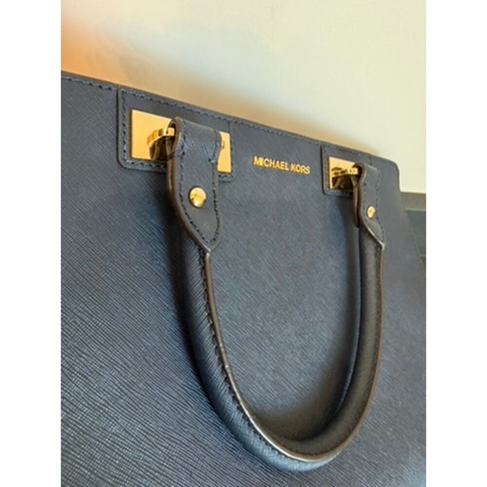 Michael Kors Quinn Satchel Navy Blue Saffiano Leather Top Handle Bag Medium - Picture 2 of 12
